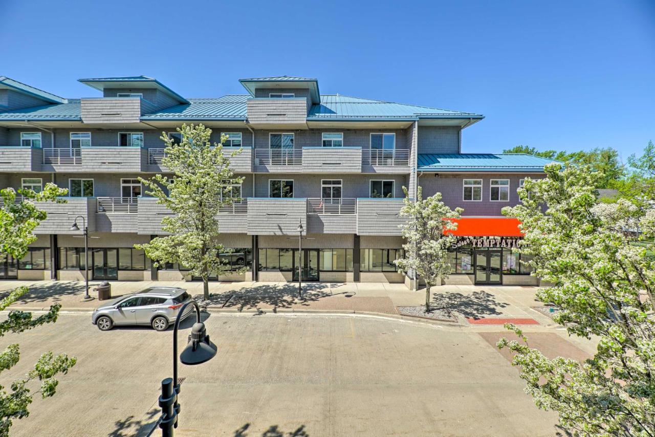Grand Haven Condo - Walk To Nearby Hot Spots! Esterno foto